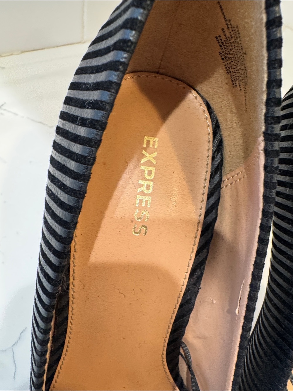 Express Black Ribbed Pointed Toe Pumps Size: 7 - Picture 2 of 12